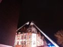 Feuer 3 Dachstuhlbrand Koeln Muelheim Gluecksburgstr P197